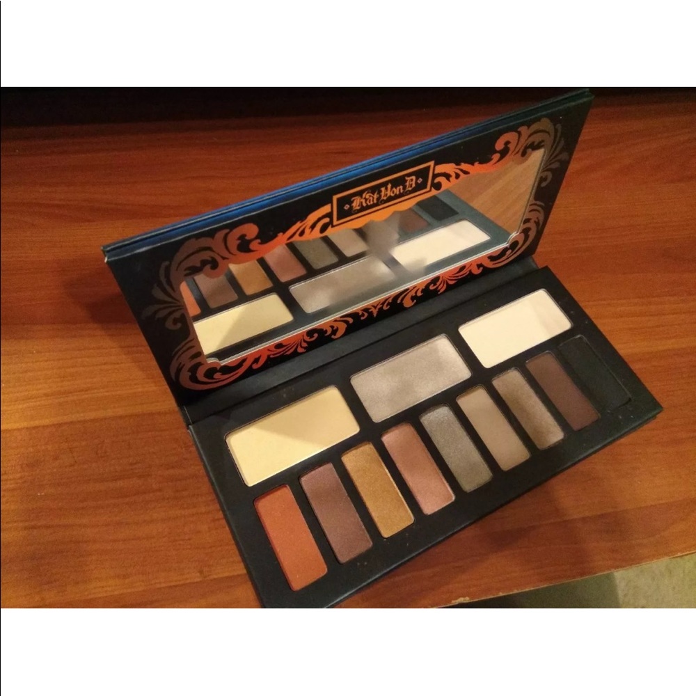 💀BNIB KAT VON D MONARCH💀